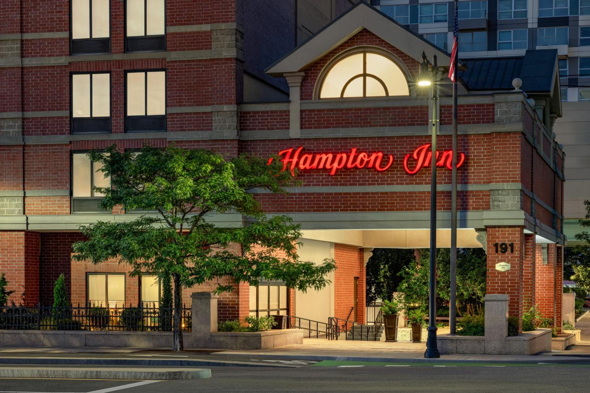 Hampton Inn By Hilton Boston/Cambridge Exterior foto